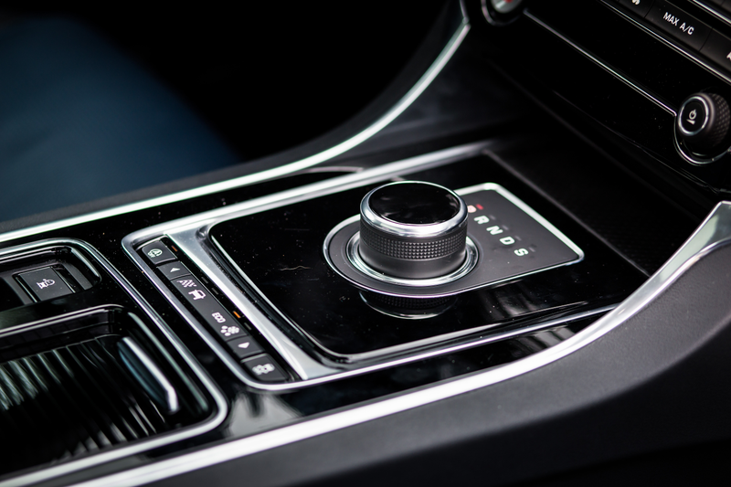 Illustration for article titled The 2018 Jaguar XE Would Be The Perfect Sport Sedan If It Was More Exciting